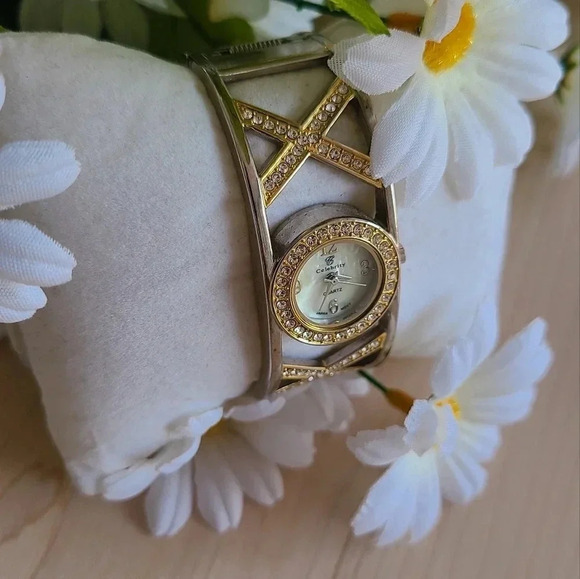 CELEBRITY Gold, Silver and Diamonds Bracelet, Mother of Pearl Dial - Picture 5 of 9